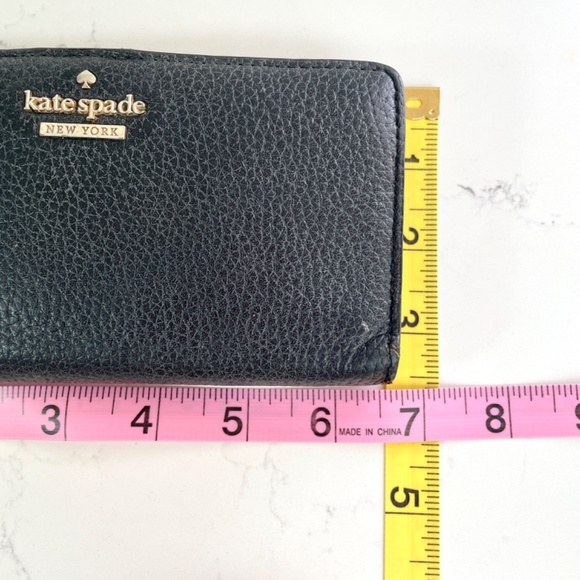 “kate spade” slim black Pebbled Leather bi-fold wallet - Picture 5 of 8